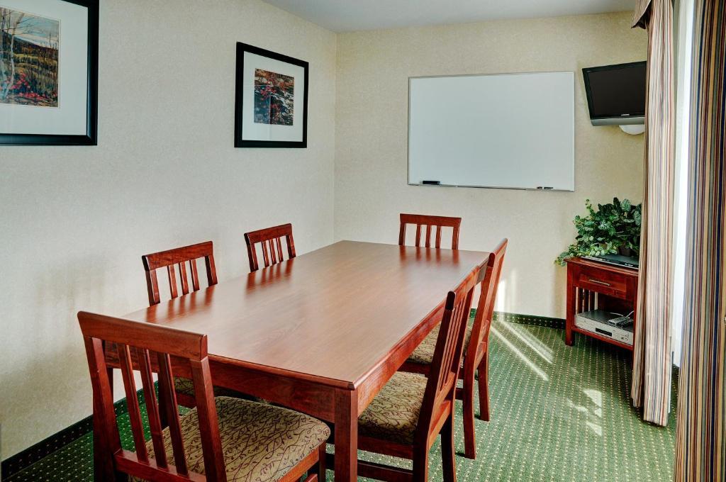 Lakeview Inns & Suites - Slave Lake Exteriör bild